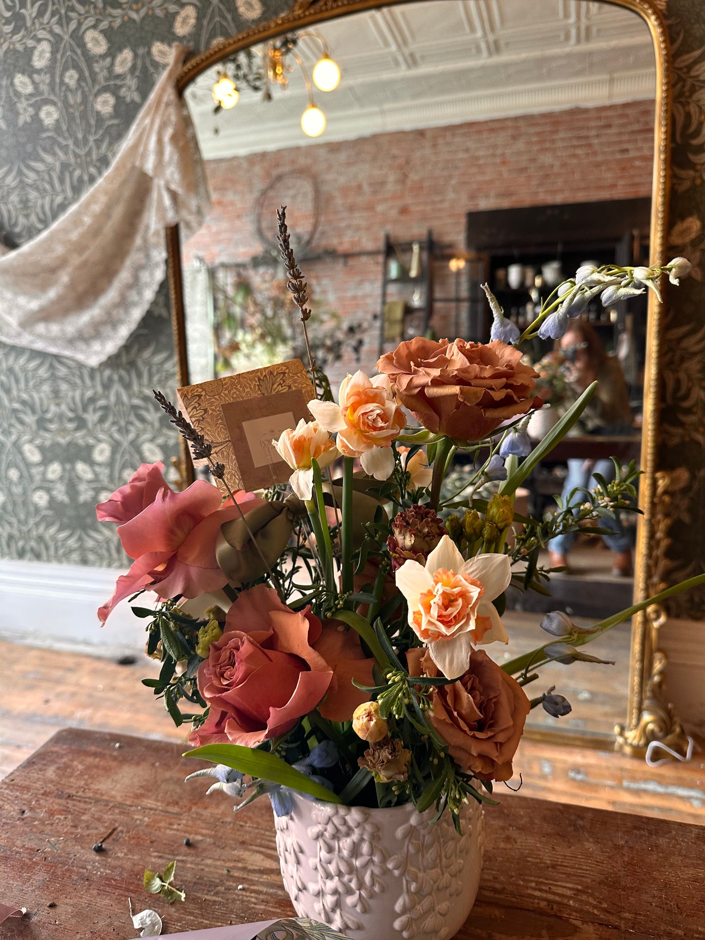 Autumn days | vased arrangement