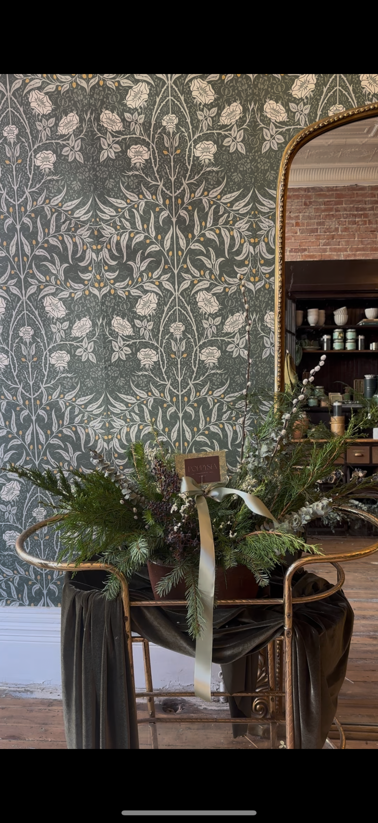 Christmas | pre order | vased arrangement